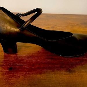 Women’s black Capezio jazz shoes size 9.5